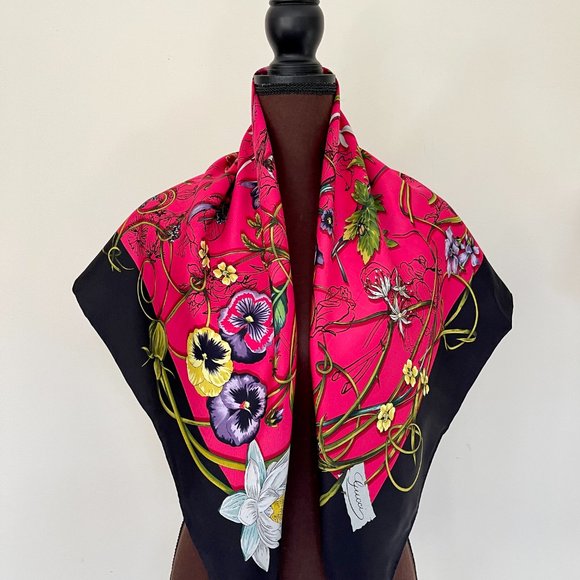 New Gucci Scarf Iconic Floral Print Silk Wrap with Gucci Gift Box - Picture 4 of 15